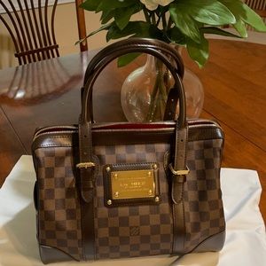 Louis Vuitton Berkeley Purse